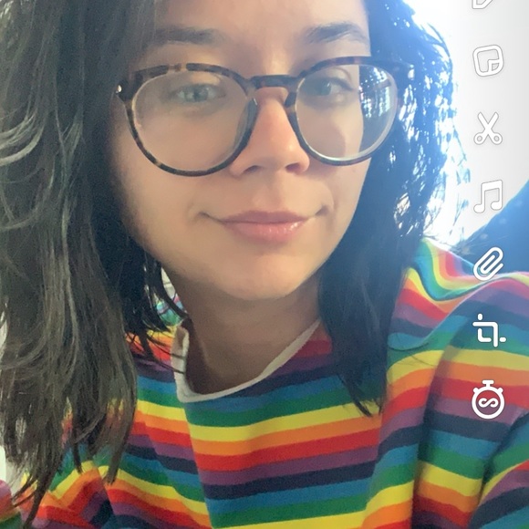 Poshmark profile - Picture 1 of 3